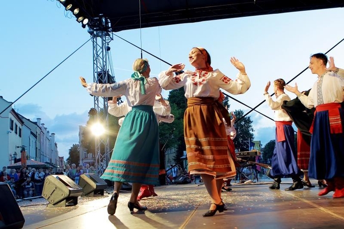 Teatrų festivalyje – teatralizuotas koncertas Valstybės dienai