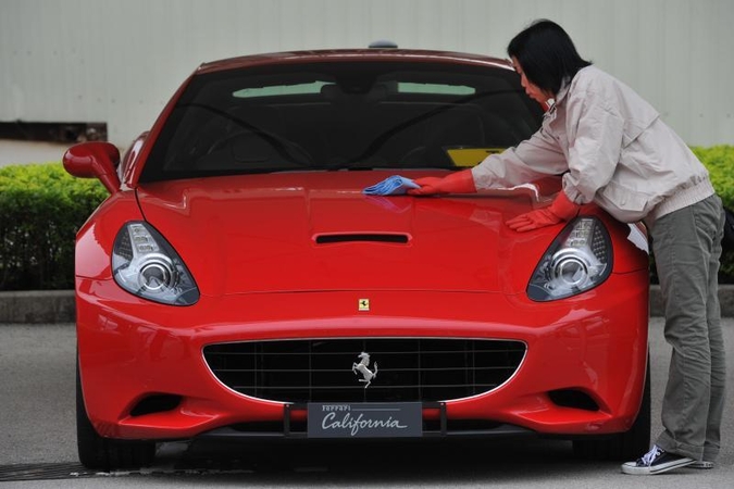 Ką „Ferrari California“ gali parodyti ant sniego?