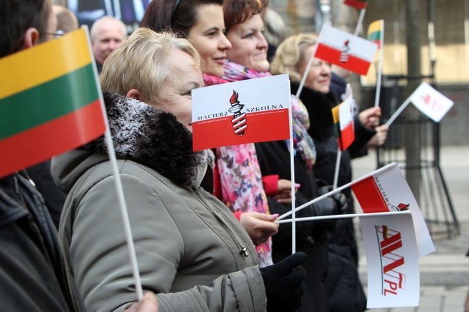 Lenkai turi suprasti lietuvių baimes, Lietuva – Varšuvos susierzinimą