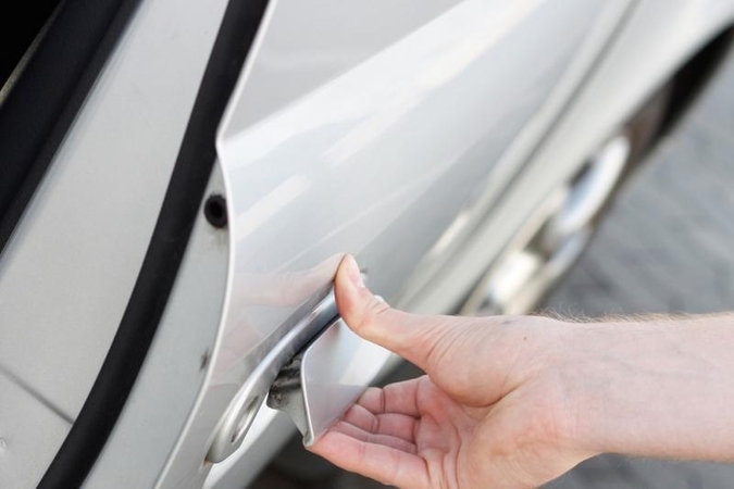 Automobilio nepavogė, bet nuostoliai siekia 15 tūkst. litų