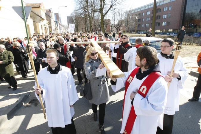 Keli tūkstančiai klaipėdiečių pakartojo Kryžiaus kelią