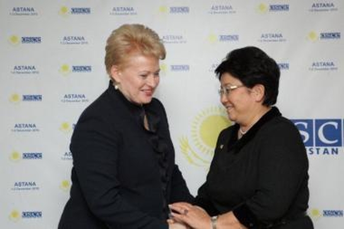 D.Grybauskaitė į Lietuvą pasikvietė ir Kirgizijos prezidentę