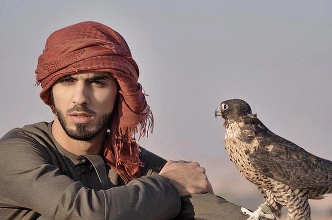 Už per didelį grožį iš šalies išgintam arabui nepaprastai pasisekė
