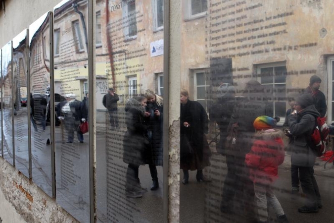 Atidengta Užupio respublikos konstitucija žemaičių tarme
