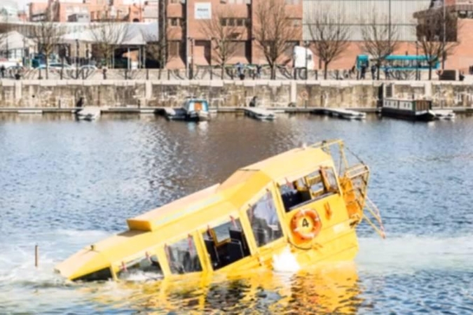 Liverpulyje nuskendo turistinis autobusas amfibija
