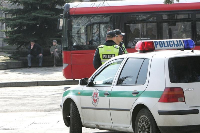 Pareigūnai: viešą tvarką užtikrinti darysis vis sunkiau