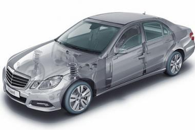 „Mercedes-Benz“ pristatė šarvuotą naujieną