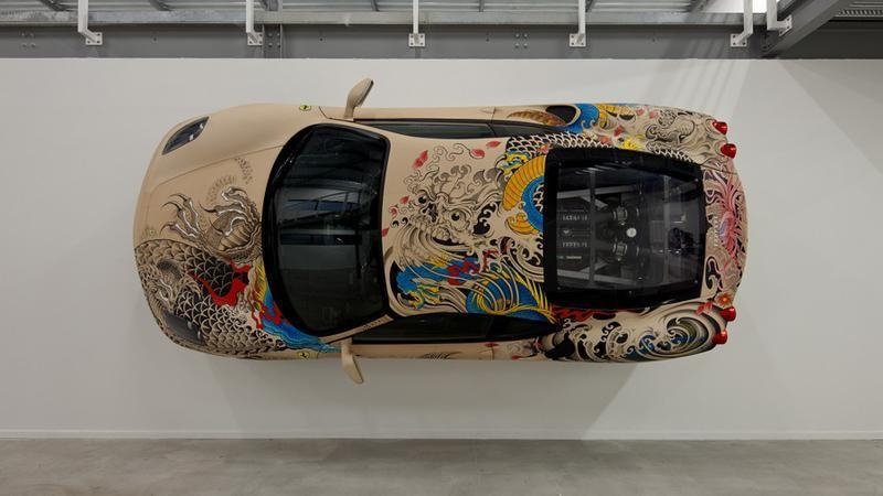 „Ferrari F430“: aptrauktas „žmogaus oda“ ir tatuiruotas (foto)