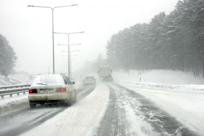 Dėl šalčio magistralėje ties Kaunu stojo automobiliai