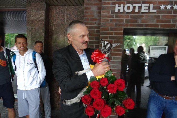 Dovana 50-metį švenčiančiam V. Lekevičiui - ožkytė (foto)