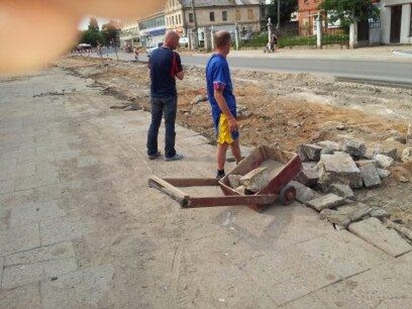 Vertingi akmenys įžūliai vagiami ir A.Juozapavičiaus prospekte