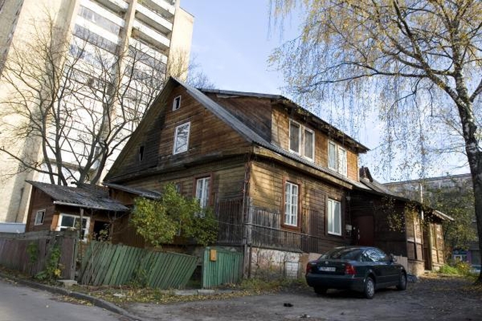 Griūvantį namą keis daugiaaukštis
