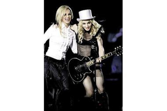 B.Spears – scenoje su Madonna