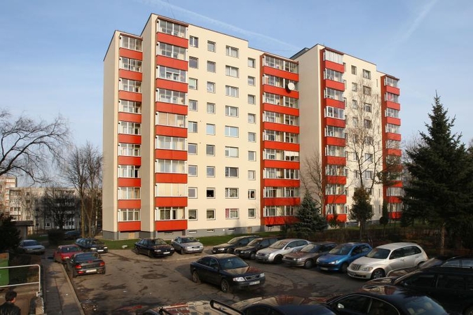 Renovuotinus namus lanko    agitatoriai?
