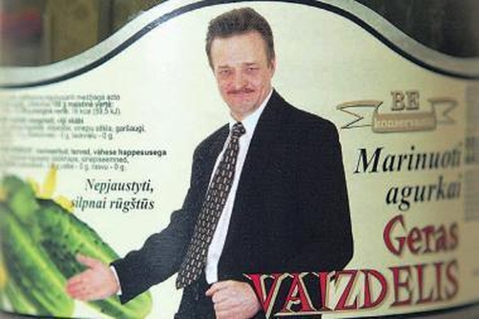 Liekanos: parduotuvėse vis dar guli beveik prieš metus pagaminti agurkai su kultūros ministro atvaizdu.