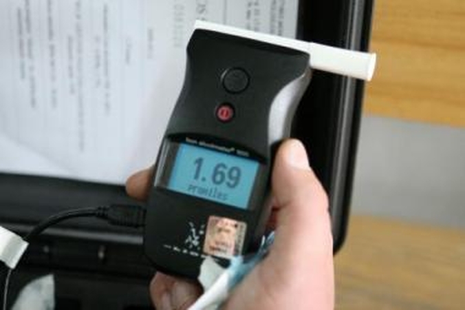 Tikrins: pajūrio policininkai tikino, kad naujametę naktį alkoholio matuoklių nepritrūks.