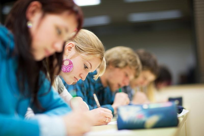 Atidirbti už vastybės finansuojamas studijas – privalu?