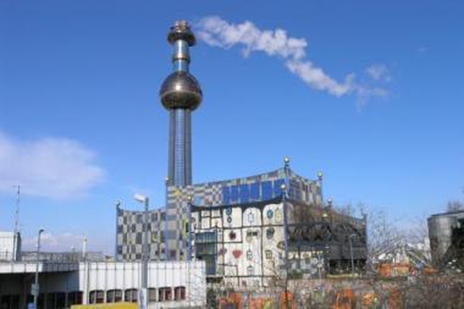 Šalia: daugelyje Vakarų Europos šalių šiukšlių deginimo gamyklos veikia netoli miestų centrų, ir tokia kaimynystė negąsdina vietos gyventojų.