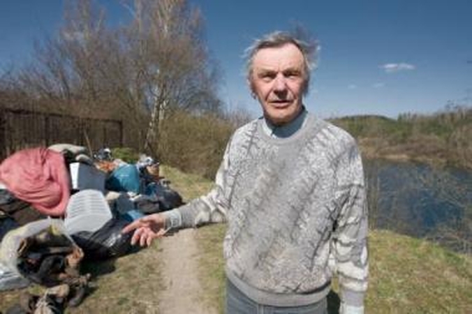 Užduotis: laukdamas, kol akcijos organizatoriai atvažiuos paimti surinktų šiukšlių, A.Vanagas turi prižiūrėti, kad jų į ežerą ar į jo kiemą nemėtytų valkatos.