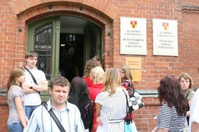Prognozė: Klaipėdos darbo biržos specialistai tikisi šiemet universitetą bei kitas aukštąsias mokyklas baigiančių absolventų antplūdžio.