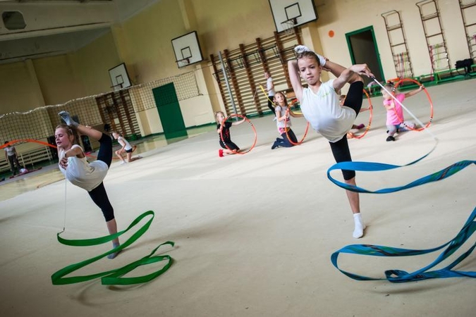 Spyris gimnastėms – sunkiu kareivišku batu