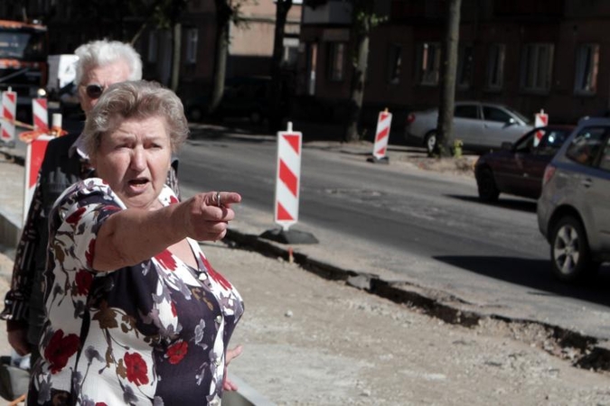 Nepatenkinti: Minijos g. 144-ojo namo gyventojai tvirtina, kad po gatvės rekonstrukcijos jų gyvenimas taps visiškai nebepakenčiamas.