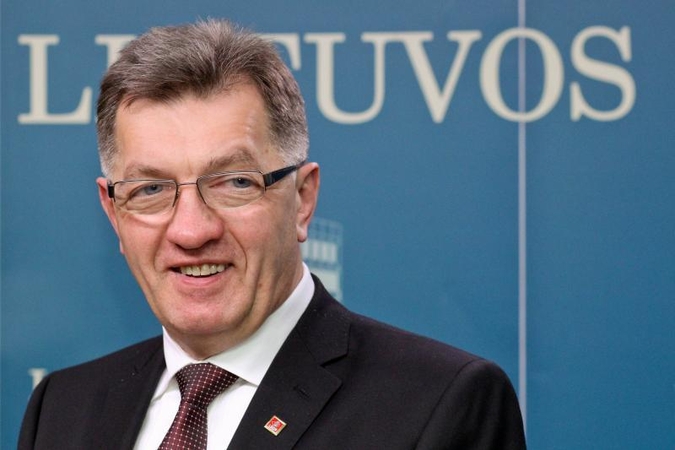 Premjero ir ministrų komandos pučiasi   