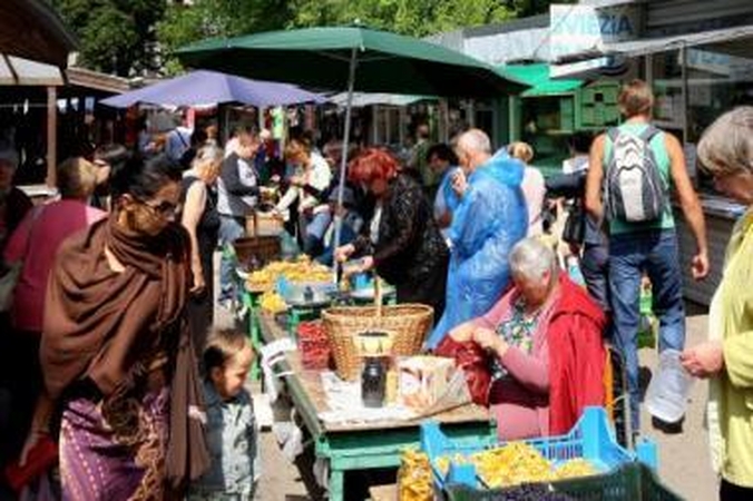 Dauguma: turgaviečių prekystaliai geltonuoja nuo voveraičių.
