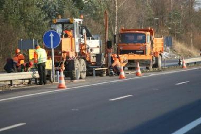 Pažanga: pastaraisiais metais rekonstruojant avaringas sankryžas, tiesiant pėsčiųjų ir dviračių takus bei įgyvendinant kitus panašius projektus avarijose patiriamų nuostoliai sumažėjo...