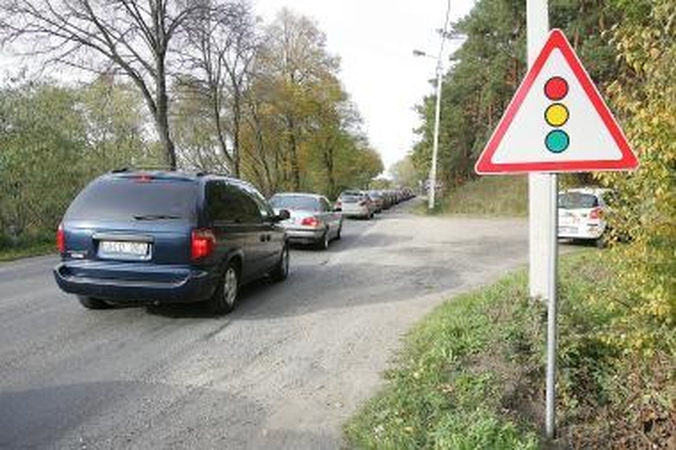 Raudondvaris dūsta spūstyse