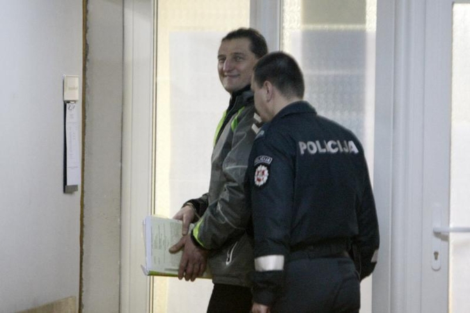 Teisme „Daktarai“ piešiami   nekaltais   avinėliais  