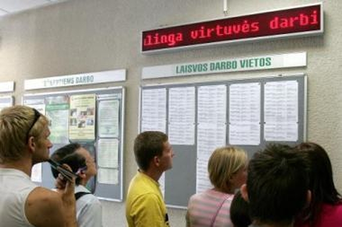 Beviltiška: į Darbo biržą pagalbos ateina nedidelė norinčio dirbti jaunimo dalis. Kiti uždarbio šaltinių ieško patys.