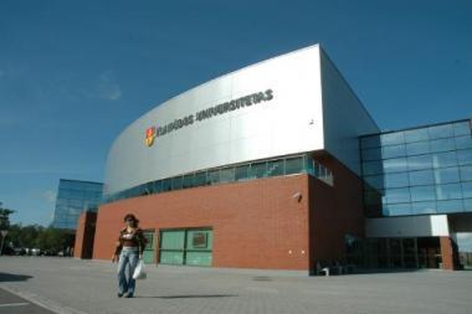 Logika: prokurorai reikalauja, kad būtų nugriautas pirmasis šio pastato aukštas, o antrasis liktų nepaliestas.