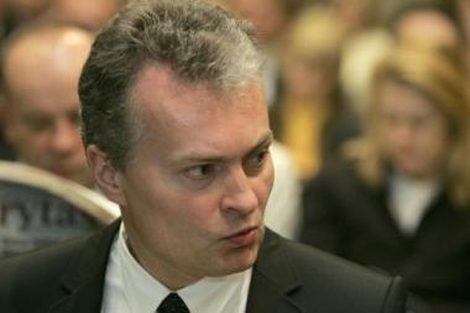 Politikų pareiškimai atbaido pinigus