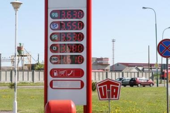 Guodžia: nors degalai kasdien sparčiai brangsta, specialistai prognozuoja, kad tai laikinas reiškinys, ir kainos netrukus vėl ims mažėti.