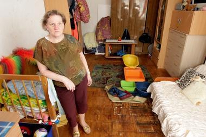 Kiaurą daugiabučio stogą trukdo remontuoti biurokratai