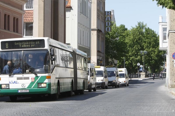Eismas Tiltų gatve pagyvino Klaipėdos senamiestį