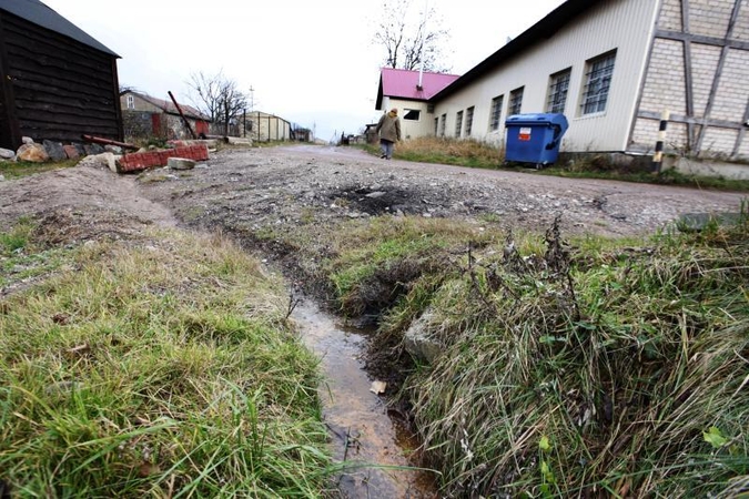 Rimkuose iš žemės prasiveržė šaltinis