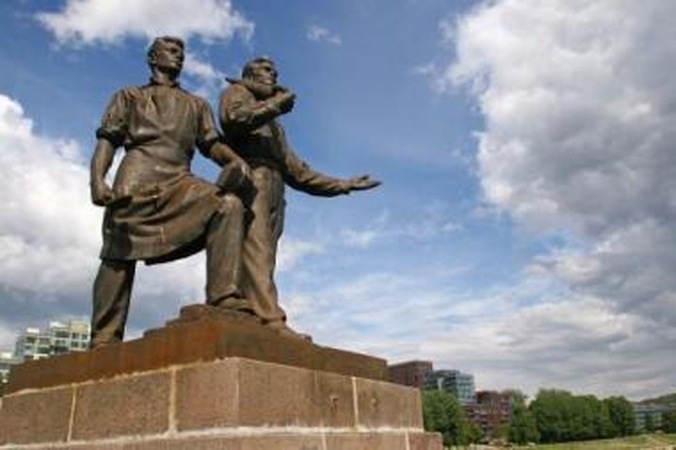 Reliktas: kolūkietį, kareivį, darbininką ir studentą vaizduojančios Žaliojo tilto skulptūros pastatytos 1952-aisiais.