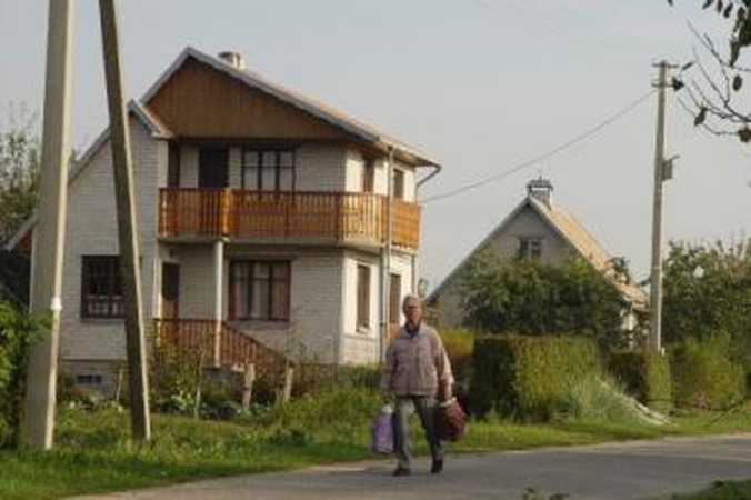Našta: būsto pirkimo įkarštyje už dideles pinigų sumas Dituvos soduose sklypų arba namelių prisipirkę klaipėdiečiai nebeišgali už juos išsimokėti bankams.