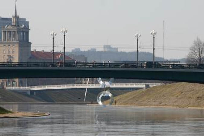 Užtruko: nors leidimas ant sostinės tiltų pakabinti informacines lenteles buvo išduotas dar rugsėjį, dėl biurokratinių procedūrų jos šiais metais nebus pakabintos.