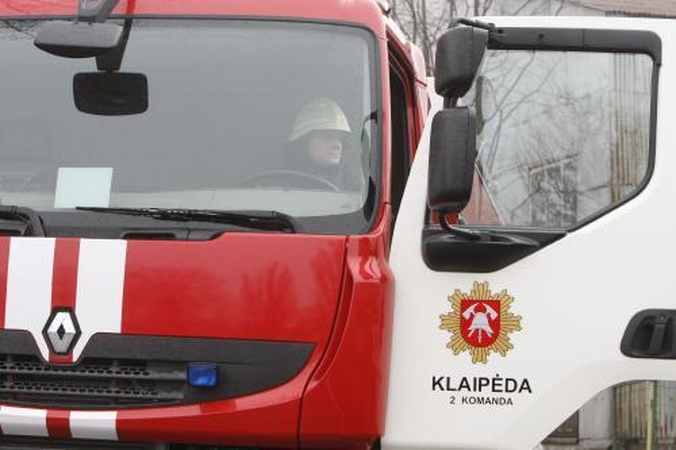 Padegėjai        supleškino automobilius