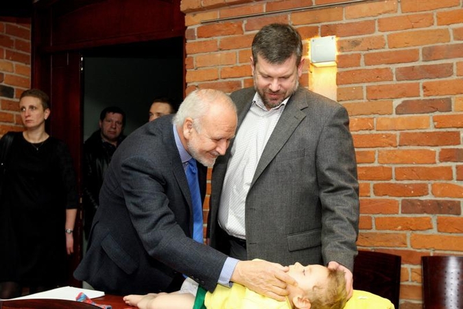 Žmonių dosnumas ir gydytojų patirtis susivienijo prieš klastingą ligą