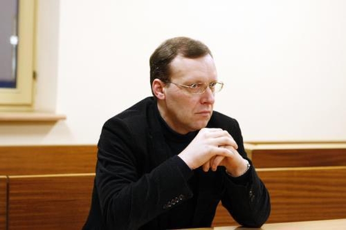 Skandalingoji byla vėl įstrigo