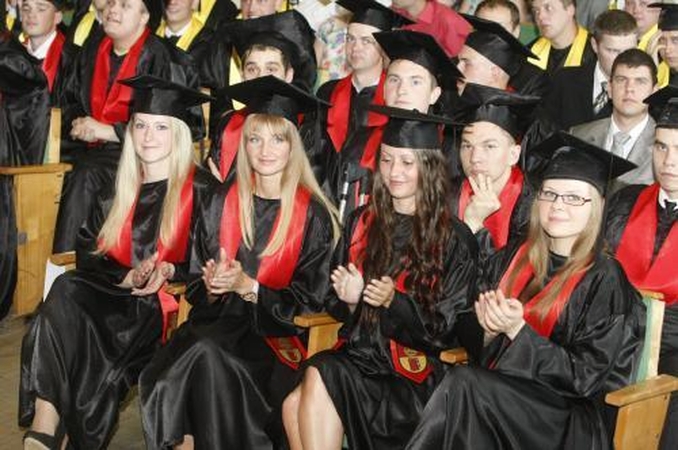 Studijas vainikavo diplomai