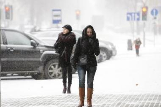 Poveikis: spėjama, kad vakarykštė pūga ir kiek atlėgusi temperatūra pagausins peršalusiųjų gretas.