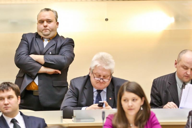 Politikai leido išdraskyti apleistą stadioną 