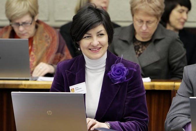Klerkų darbe – pramogos socialiniuose tinkluose