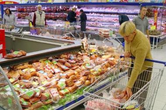 Altruistai: prekybininkai giriasi, kad maisto kainas mažina atsisakydami dalies savo pelno, tačiau gamintojai tikina, jog nuolaidos tuština ir jų kišenes.
