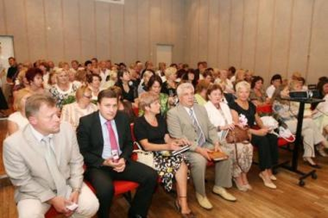 Trukmė: po atostogų susirinkusių švietimo įstaigų vadovų pasitarimas truko net kelias valandas.